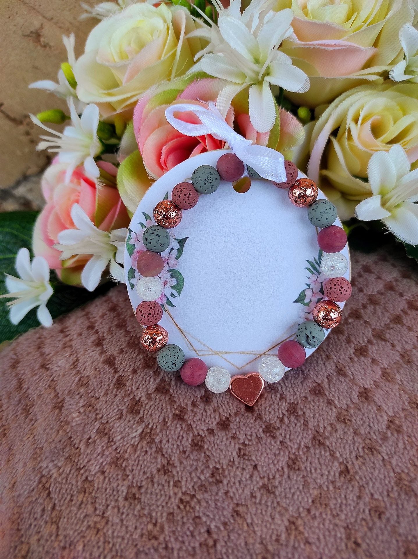 Boldogság szív ásvány karkötő